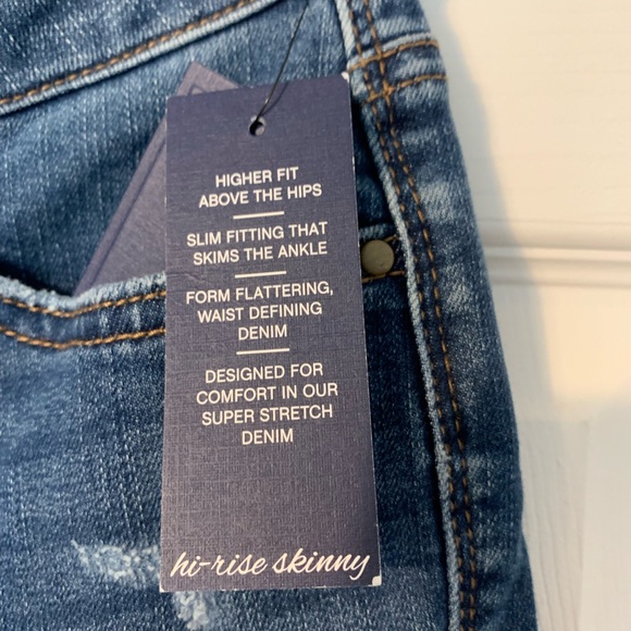 NWT Crown & Ivy Women's High Rise Skinny Distressed - Picture 4 of 9
